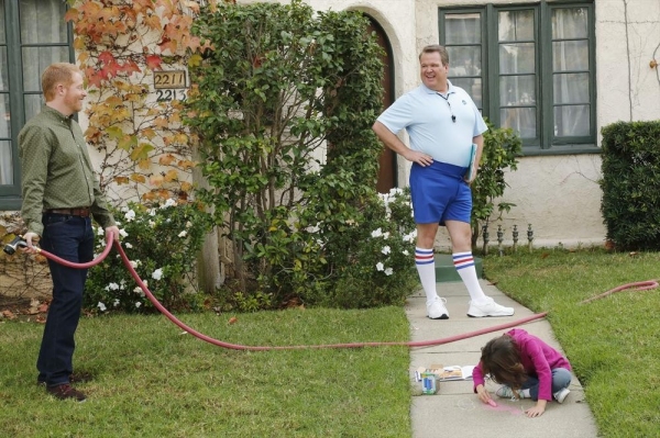 Photo Flash: First Look at Jane Krakowski & Jesse Eisenberg on ABC's MODERN FAMILY Image