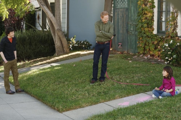 Photo Flash: First Look at Jane Krakowski & Jesse Eisenberg on ABC's MODERN FAMILY Image
