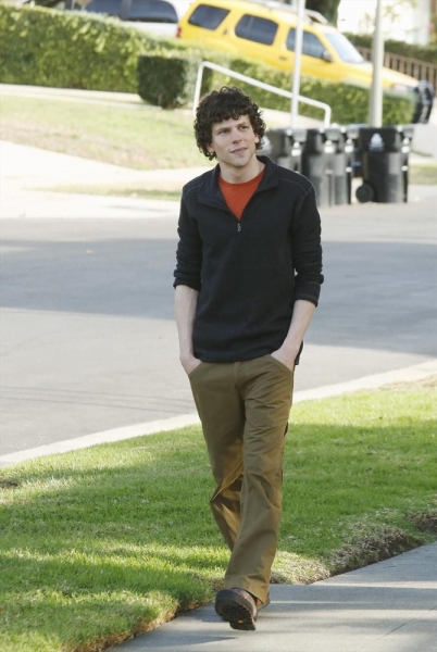 Photo Flash: First Look at Jane Krakowski & Jesse Eisenberg on ABC's MODERN FAMILY Image