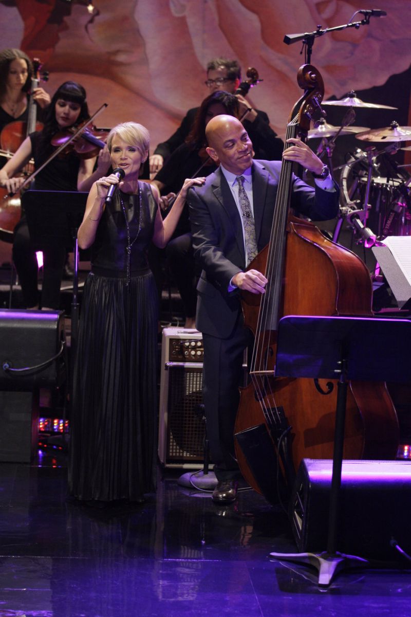 Photo Flash: Kristin Chenoweth Gets Standing Ovation for 'Smile' on THE TONIGHT SHOW 