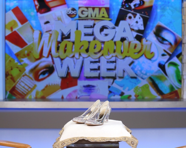 Photo Coverage: Carly Rae Jepsen Greets CINDERELLA Fans at GMA! Image