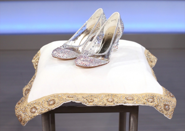 Photo Coverage: Carly Rae Jepsen Greets CINDERELLA Fans at GMA! Image