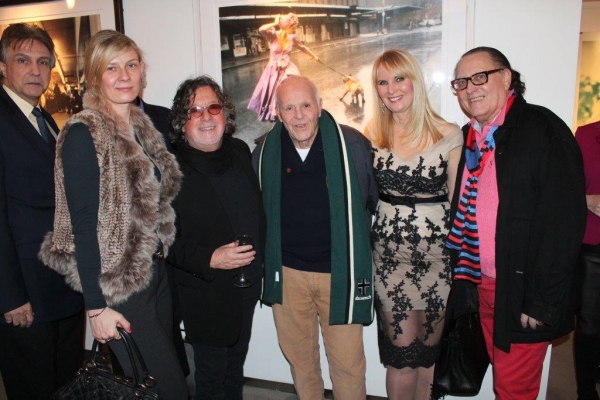 Photo Flash: NY's Top Collectors and More Turn Out for Robert Farber Retrospective at Cavalier Gallery  Image