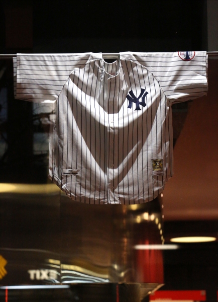 Photo Coverage: Yankees Arrive on Broadway- BRONX BOMBERS Takes Opening Night Bows! Image