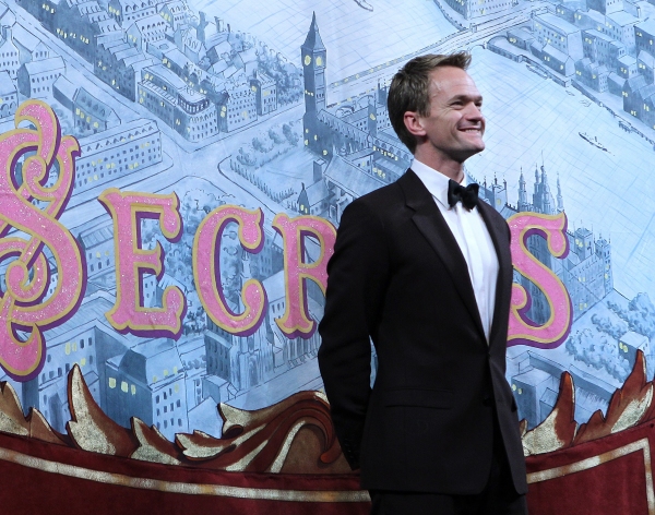 Photo Flash: Harvard's Hasty Pudding Theatricals Honor Neil Patrick Harris as 2014 Man of the Year Image