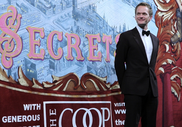 Photo Flash: Harvard's Hasty Pudding Theatricals Honor Neil Patrick Harris as 2014 Man of the Year Image