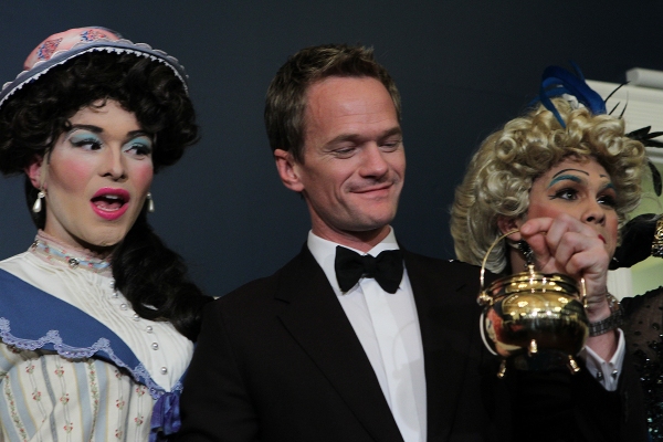 Photo Flash: Harvard's Hasty Pudding Theatricals Honor Neil Patrick Harris as 2014 Man of the Year Image