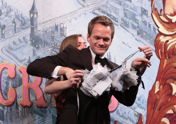 Photo Flash: Harvard's Hasty Pudding Theatricals Honor Neil Patrick Harris as 2014 Man of the Year Image