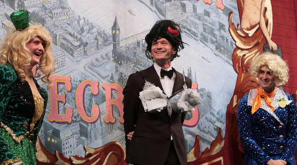 Photo Flash: Harvard's Hasty Pudding Theatricals Honor Neil Patrick Harris as 2014 Man of the Year Image
