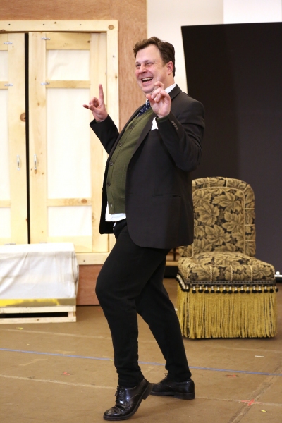 Photo Coverage: In Rehearsal with Zach Braff, Marin Mazzie & the Cast of BULLETS OVER BROADWAY! Image