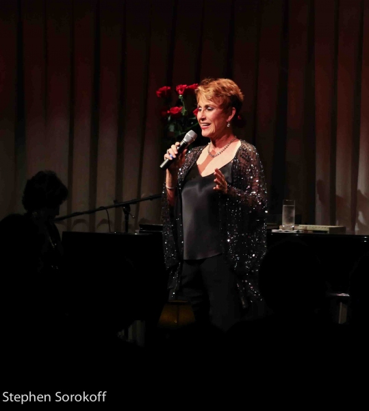 Photo Coverage: Amanda McBroom Plays the Colony Hotel in Palm Beach Image