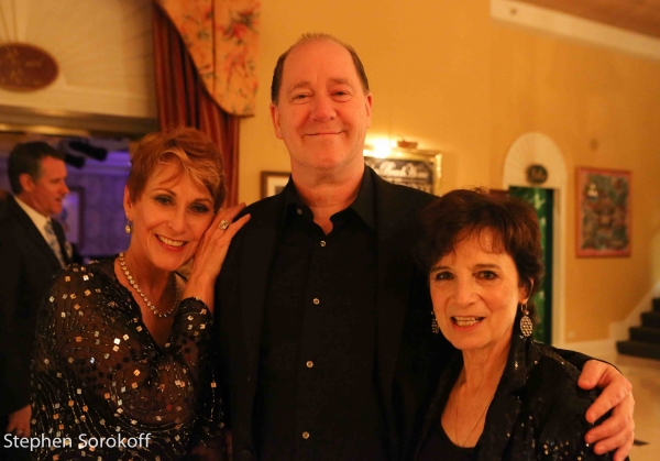 Photo Coverage: Amanda McBroom Plays the Colony Hotel in Palm Beach Image