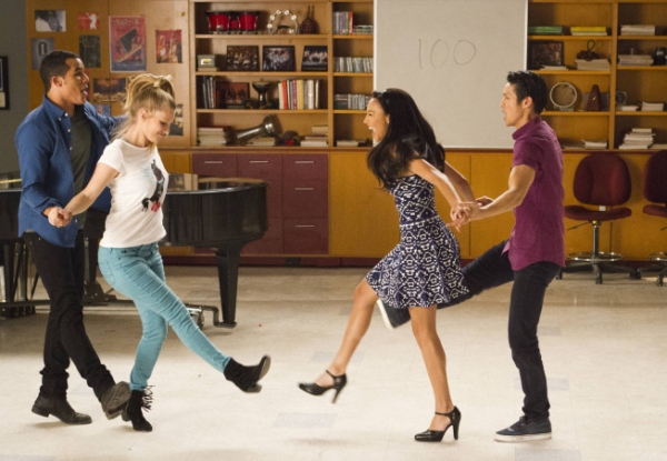 Photo Flash: The Gang's All Here! First Look at GLEE's 100th Episode with Kristin Chenoweth, Diana Agron & Others Image