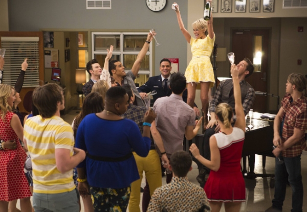 Photo Flash: The Gang's All Here! First Look at GLEE's 100th Episode with Kristin Chenoweth, Diana Agron & Others 