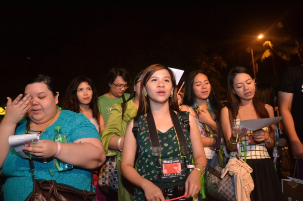 Photos|Video: WICKED Fans Serenade Australasian Cast on Closing Night Image