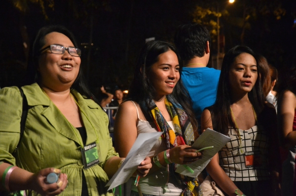 Photos|Video: WICKED Fans Serenade Australasian Cast on Closing Night Image