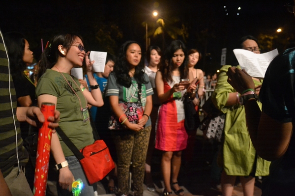 Photos|Video: WICKED Fans Serenade Australasian Cast on Closing Night Image