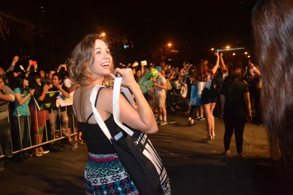 Photos|Video: WICKED Fans Serenade Australasian Cast on Closing Night Image