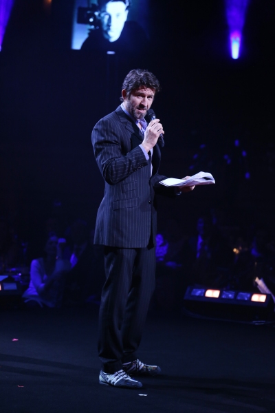 Photo Coverage: Bernadette Peters, Liam Neeson, & Alan Cumming & More Salute Sam Mendes at Roundabout Gala! Image