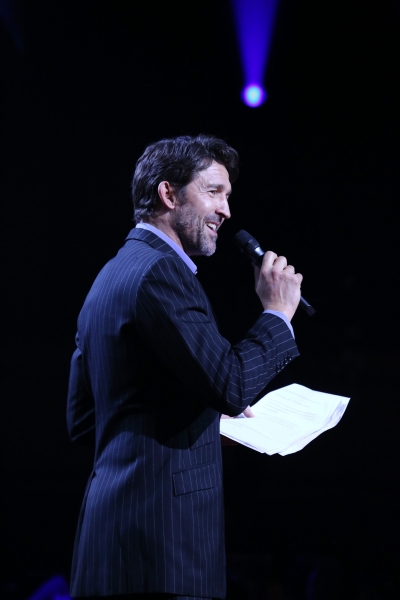 Photo Coverage: Bernadette Peters, Liam Neeson, & Alan Cumming & More Salute Sam Mendes at Roundabout Gala! Image