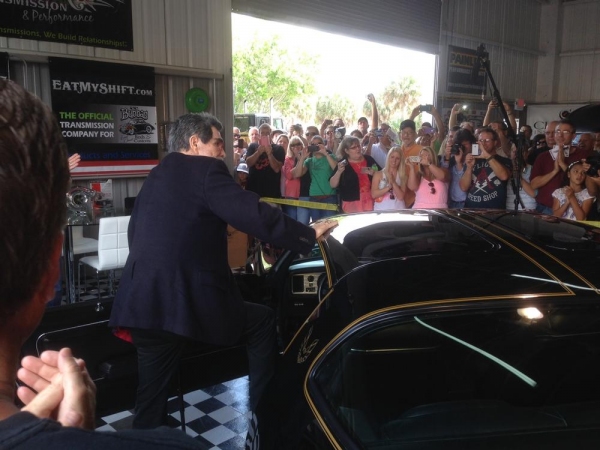 Photo Flash: Bubba's East Coast Rods Welcomes Burt Reynolds Image