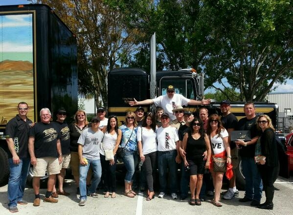 Photo Flash: Bubba's East Coast Rods Welcomes Burt Reynolds Image
