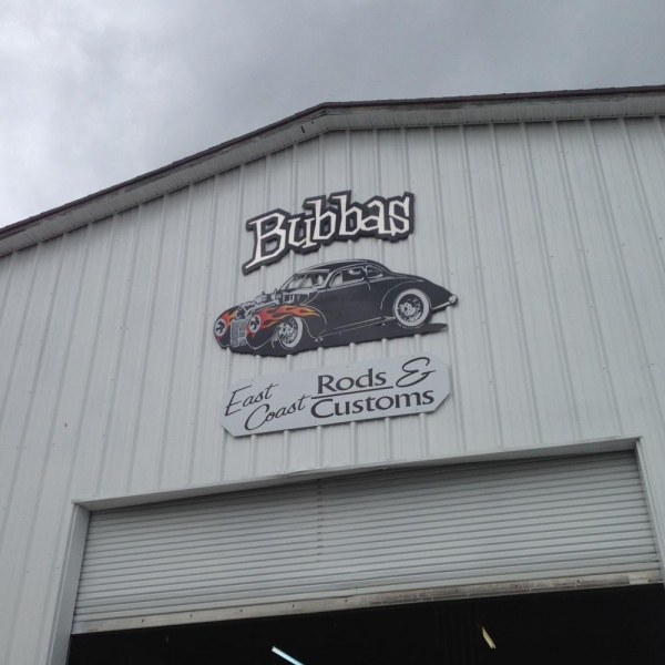 Photo Flash: Bubba's East Coast Rods Welcomes Burt Reynolds Image