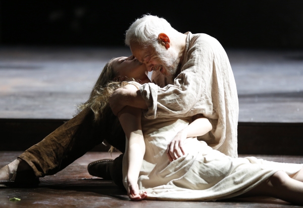 Photo Flash: First Look at Michael Pennington and More in KING LEAR at Theater for a New Audience Image