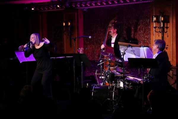 Photo Coverage: Roslyn Kind Makes 54 Below Debut to SRO Crowd! 