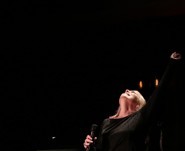 Photo Coverage: Roslyn Kind Makes 54 Below Debut to SRO Crowd!  Image