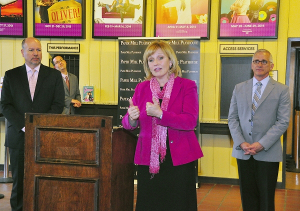 Photo Flash: Lt. Governor Kim Guadagno Visits Paper Mill's Theatre for Everyone Performance 