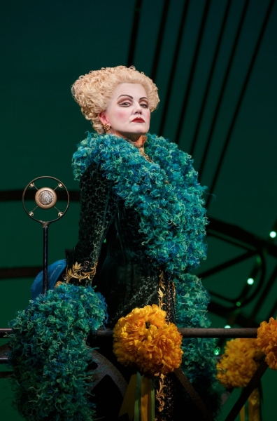 Photo Flash: First Look at Nick Adams, Emma Hunton & Gina Beck in WICKED National Tour!  Image