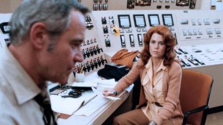 Jack Lemmon and Jane Fonda spar over the happenings at a nuclear power plant. Photo