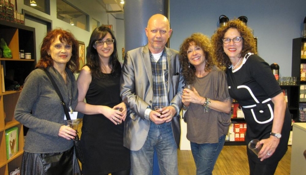 Photo Flash: Linda Lavin and Husband Steve Bakunas at FACES & PLACES Art Exhibit in SoHo Image