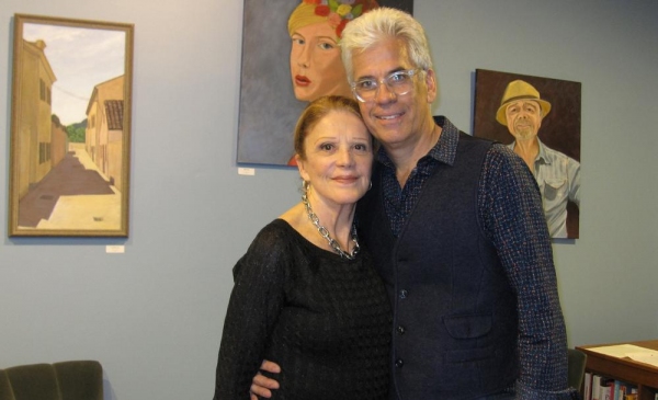 Photo Flash: Linda Lavin and Husband Steve Bakunas at FACES & PLACES Art Exhibit in SoHo Image