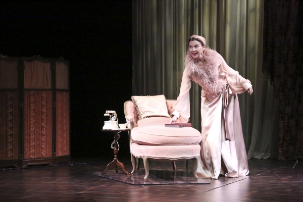 Photo Flash: First Look at Annette Bening in RUTH DRAPER'S MONOLOGUES at Geffen Playhouse Image