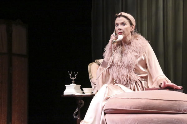 Photo Flash: First Look at Annette Bening in RUTH DRAPER'S MONOLOGUES at Geffen Playhouse Image
