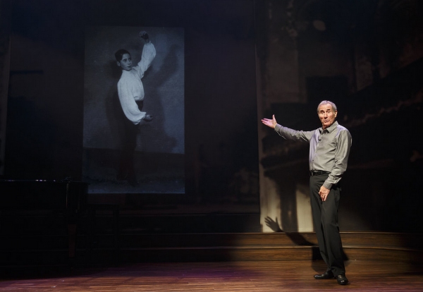 Photo Flash: First Look at Roundabout's JUST JIM DALE Image