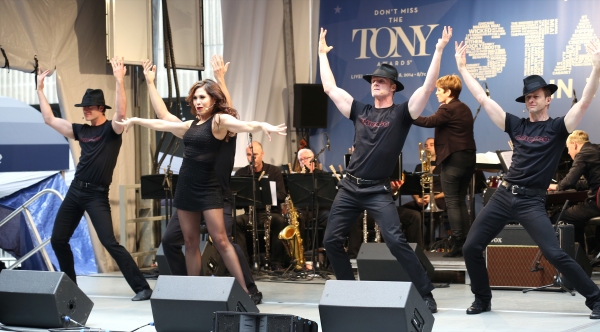 Photo Coverage: Broadway Unites! Casts of BEAUTIFUL, ROCKY, CABARET & More Perform at STARS IN THE ALLEY Image