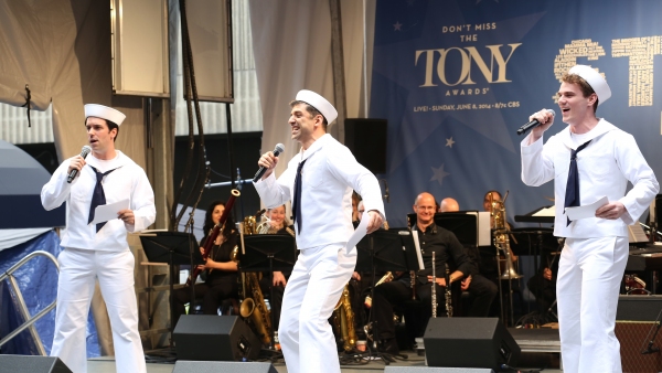 Photo Coverage: Broadway Unites! Casts of BEAUTIFUL, ROCKY, CABARET & More Perform at STARS IN THE ALLEY Image