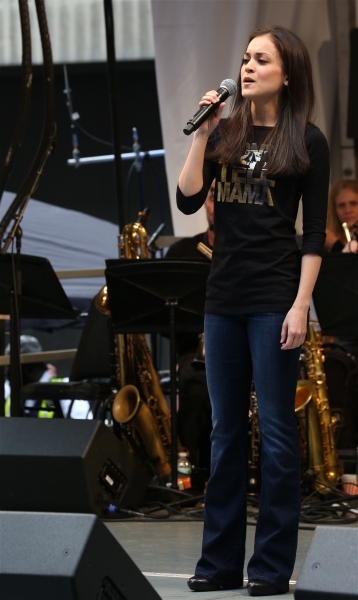 Photo Coverage: Broadway Unites! Casts of BEAUTIFUL, ROCKY, CABARET & More Perform at STARS IN THE ALLEY Image