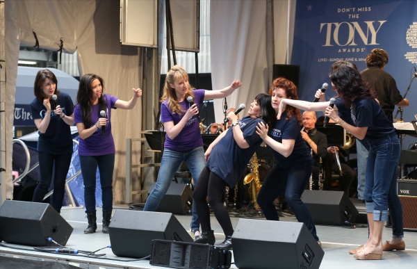 Photo Coverage: Broadway Unites! Casts of BEAUTIFUL, ROCKY, CABARET & More Perform at STARS IN THE ALLEY Image