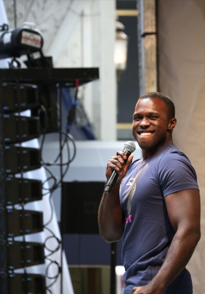 Photo Coverage: Broadway Unites! Casts of BEAUTIFUL, ROCKY, CABARET & More Perform at STARS IN THE ALLEY Image