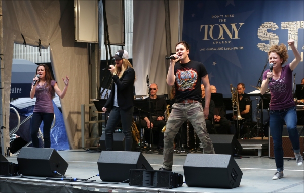 Photo Coverage: Broadway Unites! Casts of BEAUTIFUL, ROCKY, CABARET & More Perform at STARS IN THE ALLEY Image