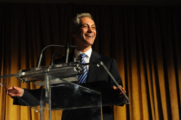 Chicago Mayor Rahm Emanuel introduces Mikhail Baryshikov Photo