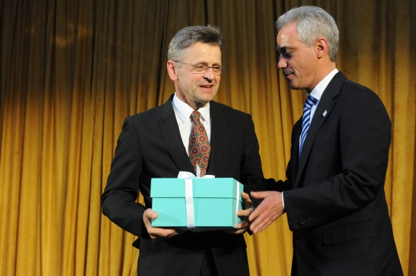 Photo Flash: Hubbard Street Dance Chicago Honors Mikhail Baryshnikov at Season 36 Spotlight Ball Image