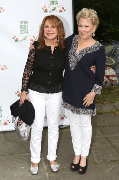 Marlo Thomas and Bette Midler  Photo