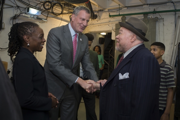 Photo Flash: Mayor Bill de Blasio and First Lady Chirlane McCray Visit A RAISIN IN THE SUN Image