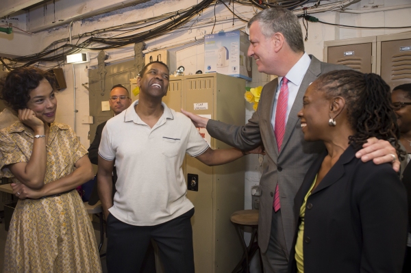 Photo Flash: Mayor Bill de Blasio and First Lady Chirlane McCray Visit A RAISIN IN THE SUN Image