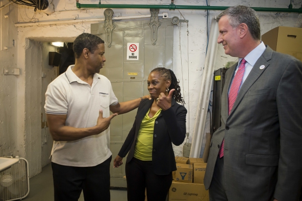 Photo Flash: Mayor Bill de Blasio and First Lady Chirlane McCray Visit A RAISIN IN THE SUN Image
